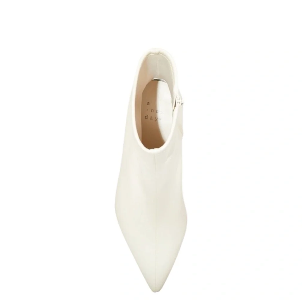A New Day Lonnie Cream Kitten Heel Stretch Bootie Size 7 1/2 NWT
